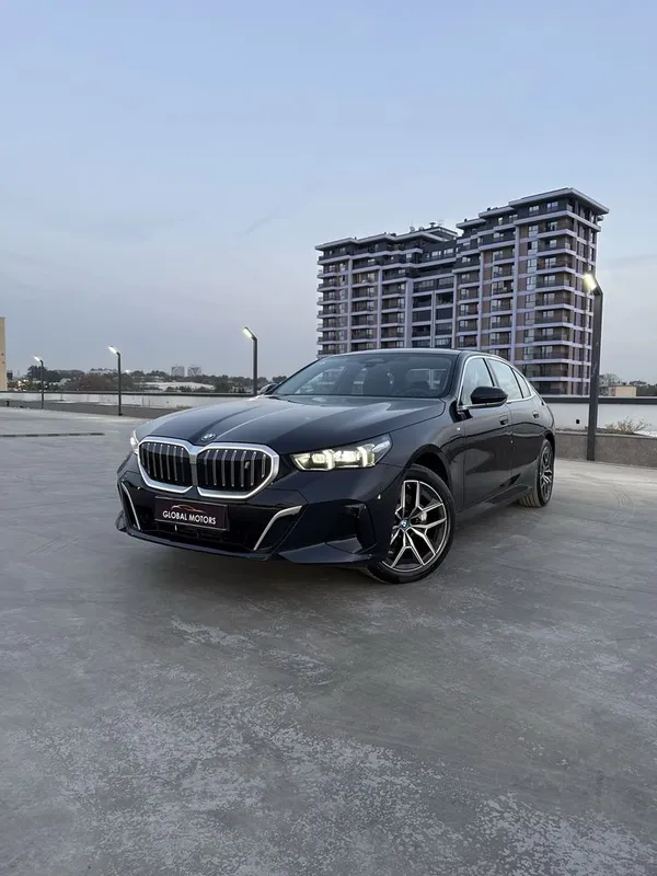 BMW i5 40L m sport