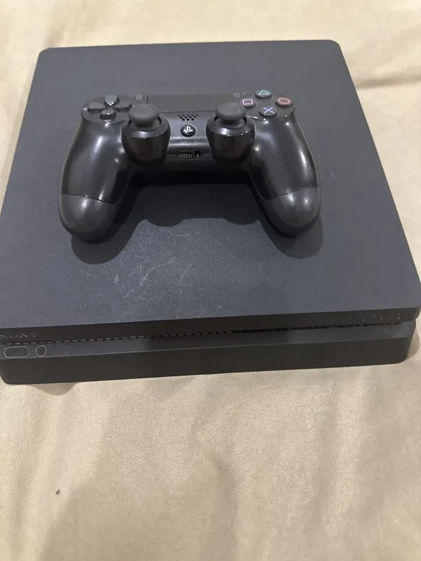 Срочно Продается playstation 4 slim 1TB Срочно Продается playstation 4 slim 1TB