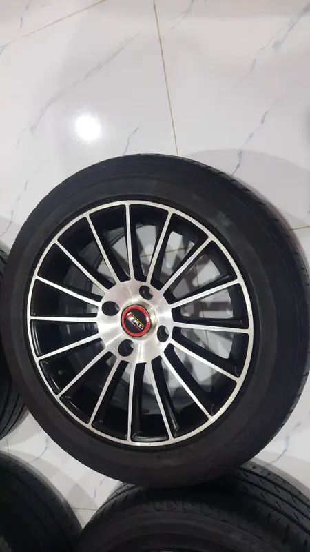 16 vossen saka diska balon sotiladi Jentra. Lasetti