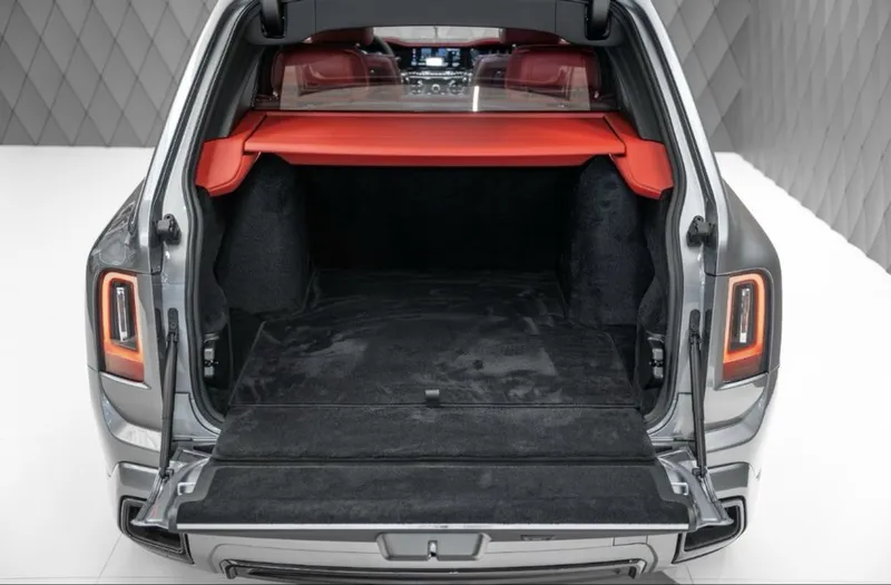 Rolls-Royce Cullinan Black Badge 2026 9 Rolls-Royce Cullinan Black Badge 2026 9