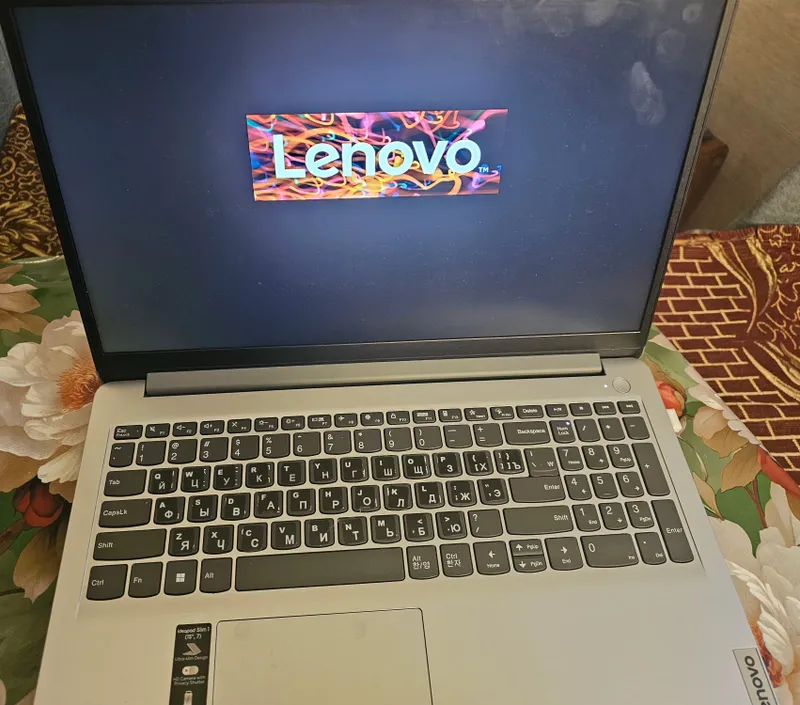 Ноутбук Lenovo — фото 1