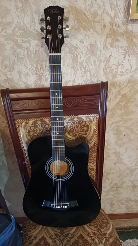 Gitara sotaman 1