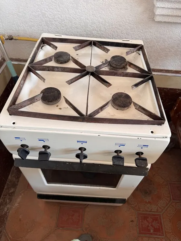 Продаю газ плиту