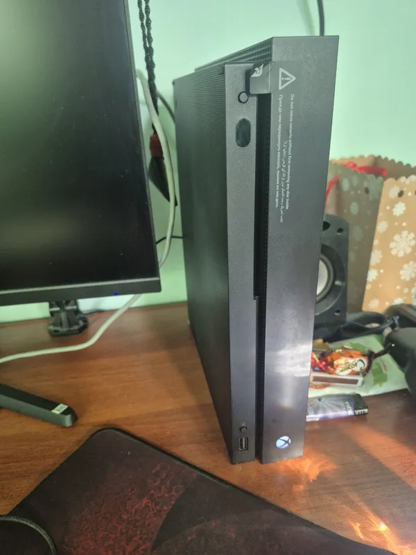 Xbox one x 4k 1tb — фото 1