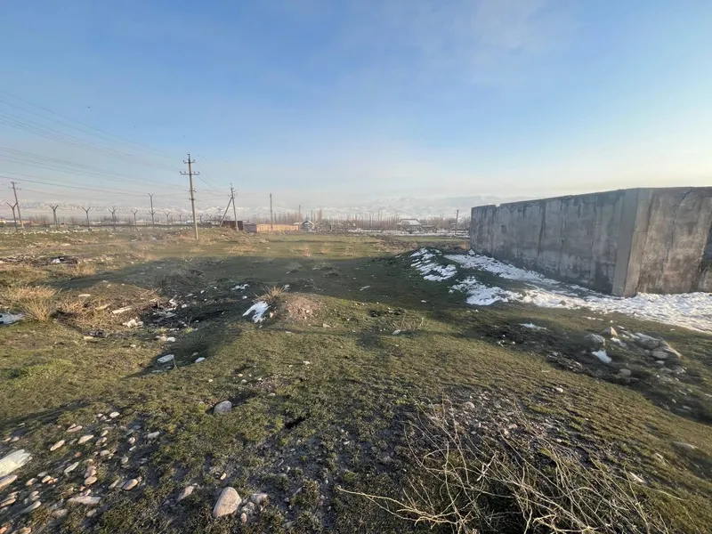 Охангарон тумани Акча 1 махаллада 12 сотих ер сотилади арзон нархда.