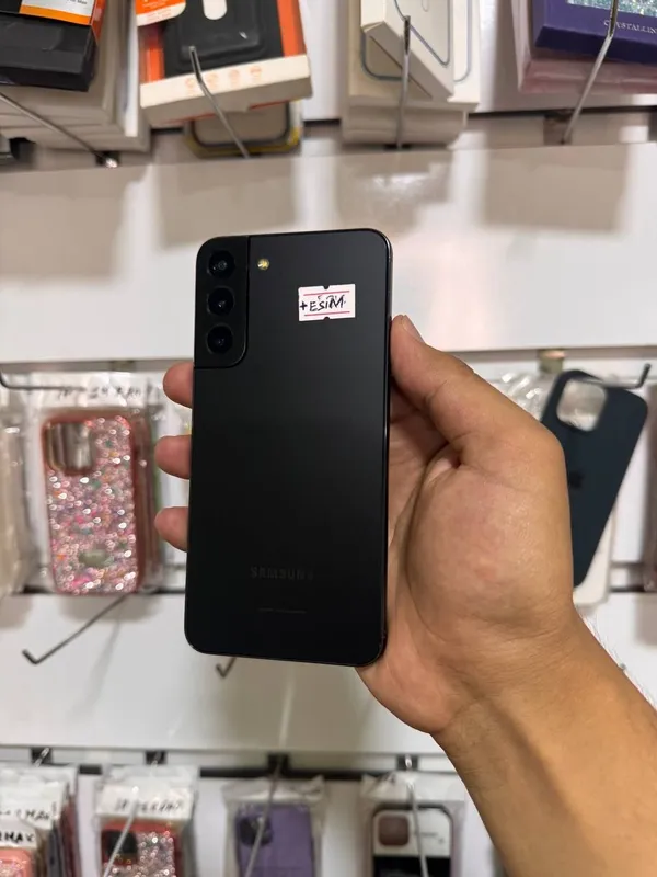 Samsung S22. новый
