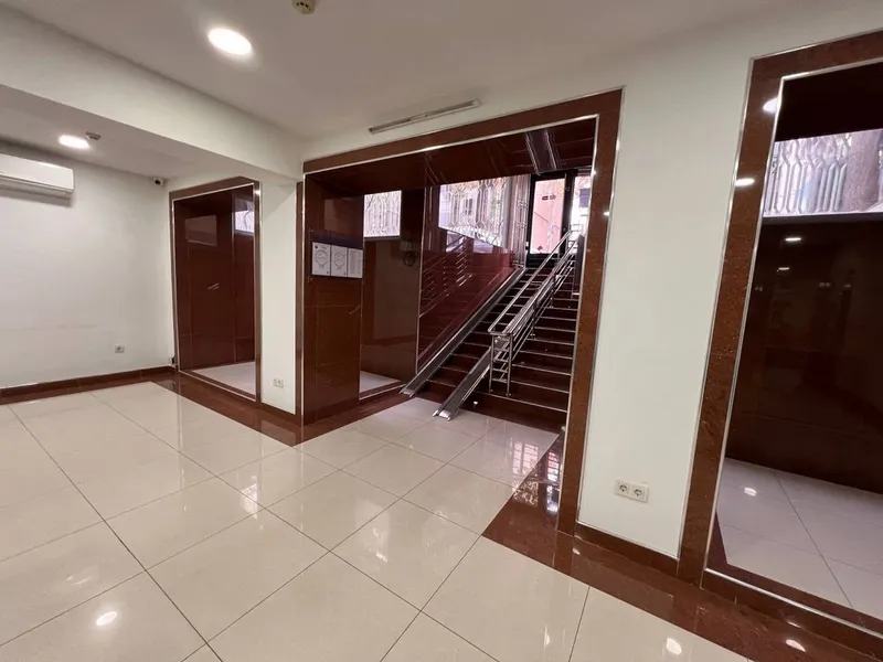 Срочно продается нежилое помещение в центре 494 квадратных Дархан — фото 4 Срочно продается нежилое помещение в центре 494 квадратных Дархан — фото 4