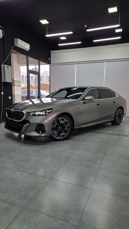 BMW i5 40L М пакет 2025 год 1