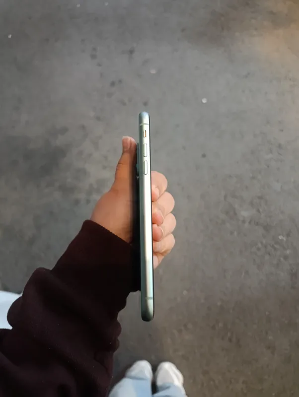 iPhone 11 6