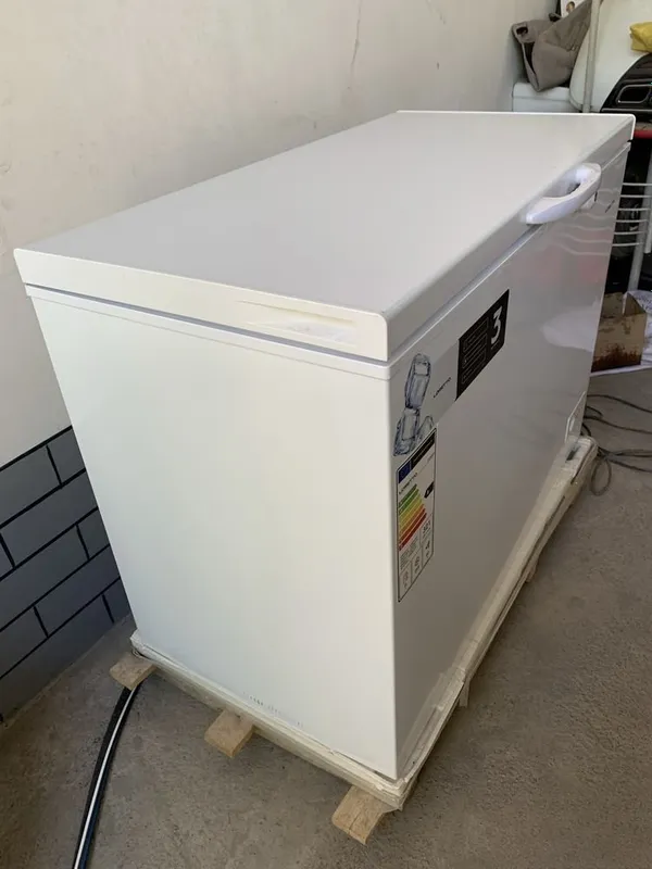 Срочно продаётся морозильная камера Loretto 4 Срочно продаётся морозильная камера Loretto 4