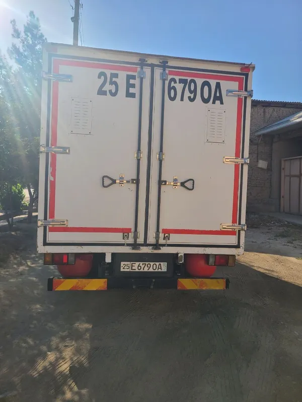 Isuzu NQR sotiladi yili 2021 3