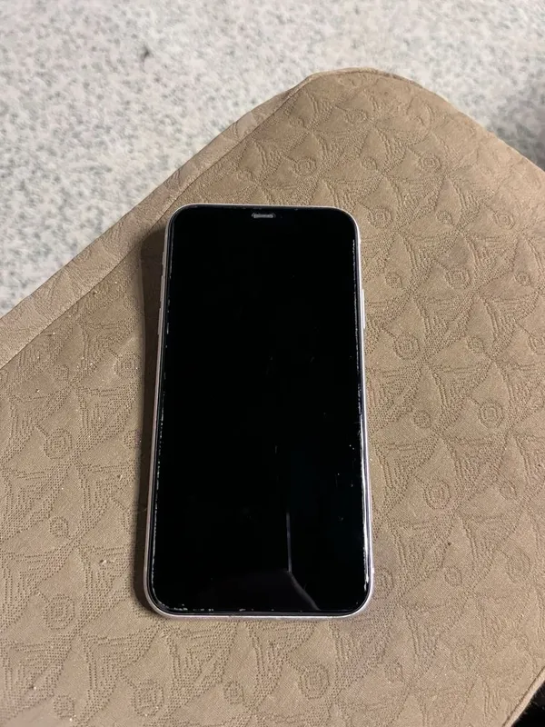 Iphonr 11 128gb. 2 Iphonr 11 128gb. 2