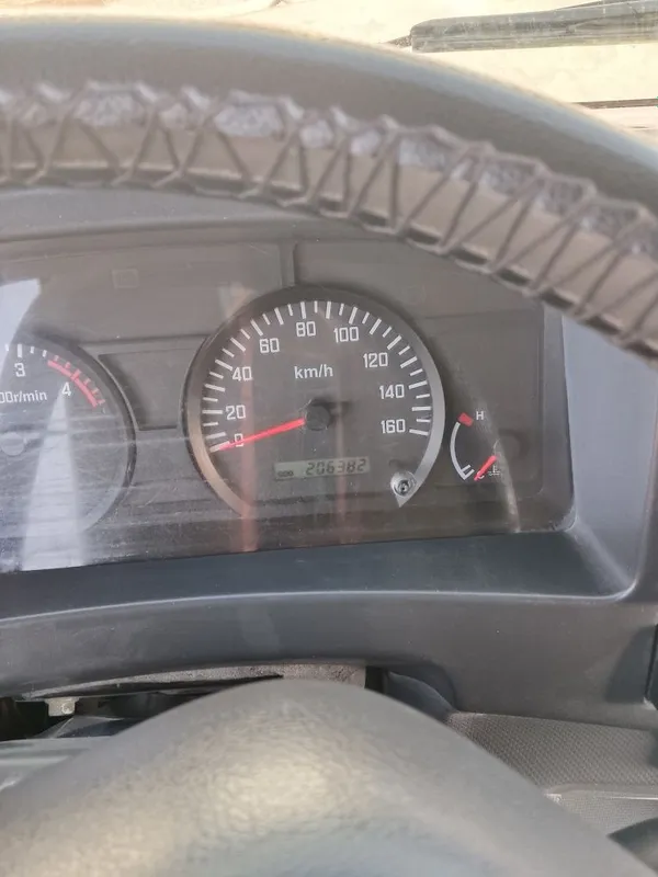 Isuzu avtomobili 2