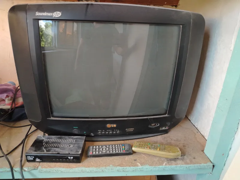 Televizor sotiladi