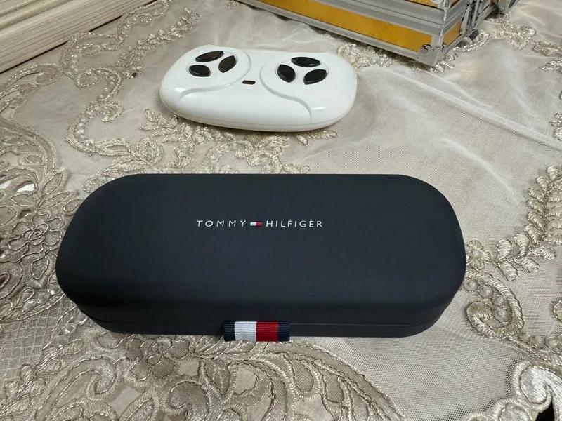 Tommy Hilfiger original ko‘zoynak 4 Tommy Hilfiger original ko‘zoynak 4