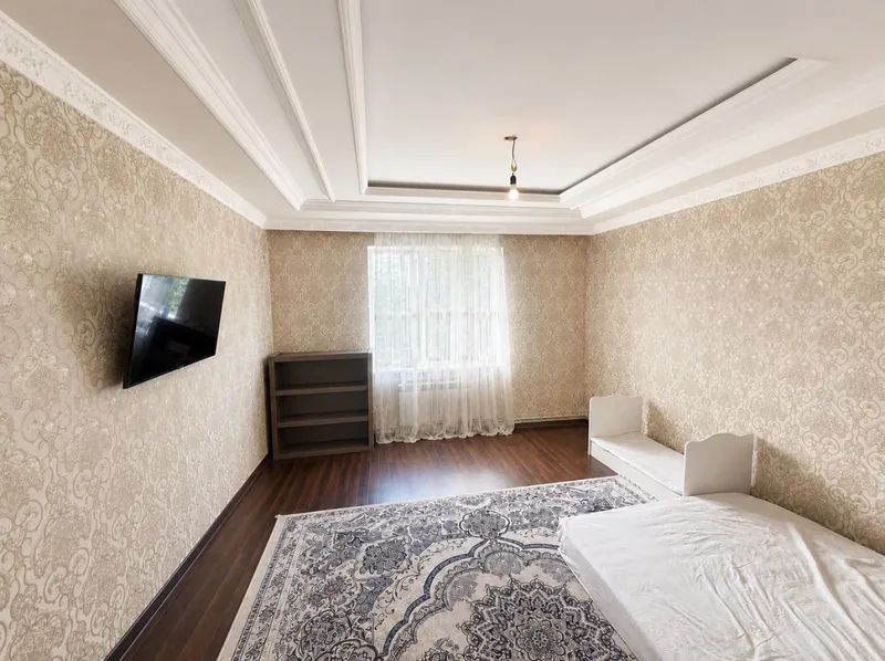 Parkent bozori yonida 3 xonali kvartira sotiladi 1