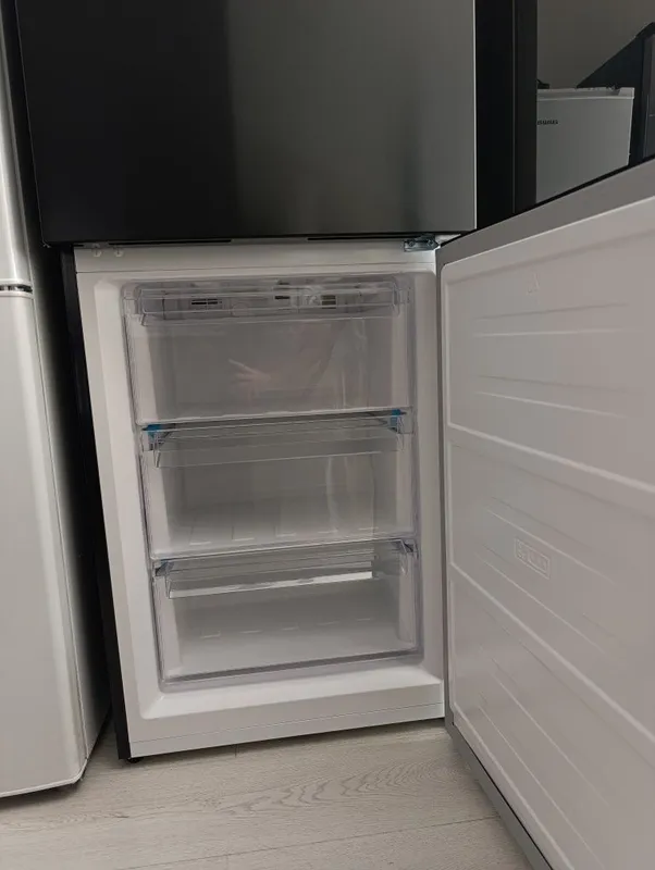 Продается двухкамерный холодильник AIWA 347, цвет черный 3 Продается двухкамерный холодильник AIWA 347, цвет черный 3