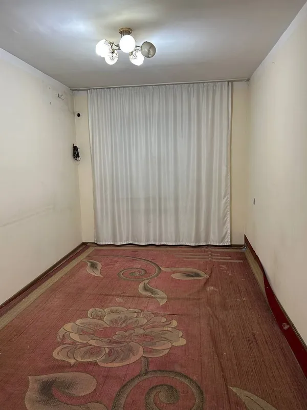 Sergeli 5 a  1 qavat yoʻlni yuzida 3 xona sotiladi 3