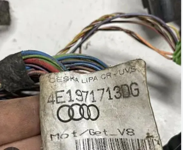 Audi A8 dvigatel bo‘limi simlar to‘plami 1