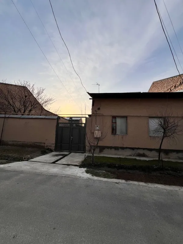 Дом в Хасанбой с тереторием 6 сотокк