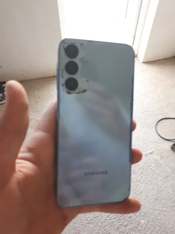 Samsung A15 100mingli ishi bor krishka singan