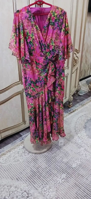 Платье 2XL, цена 550 тысяч, новое, при носке модное 9 Платье 2XL, цена 550 тысяч, новое, при носке модное 9
