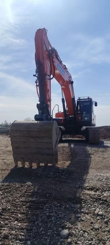Экскаватор хизмати. Develon DX320LC. Гусеничный экскаватор 2