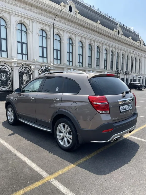 Chevrolet Captiva 3/4 6 Chevrolet Captiva 3/4 6