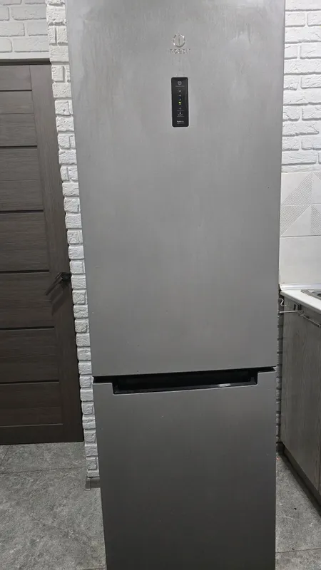 Холодильник Indesit