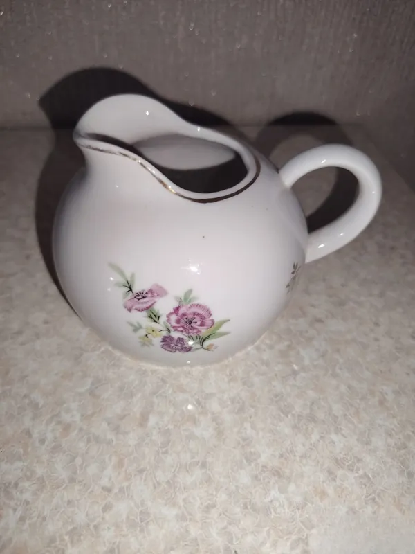 Продам форфоровый молочник 2 Продам форфоровый молочник 2