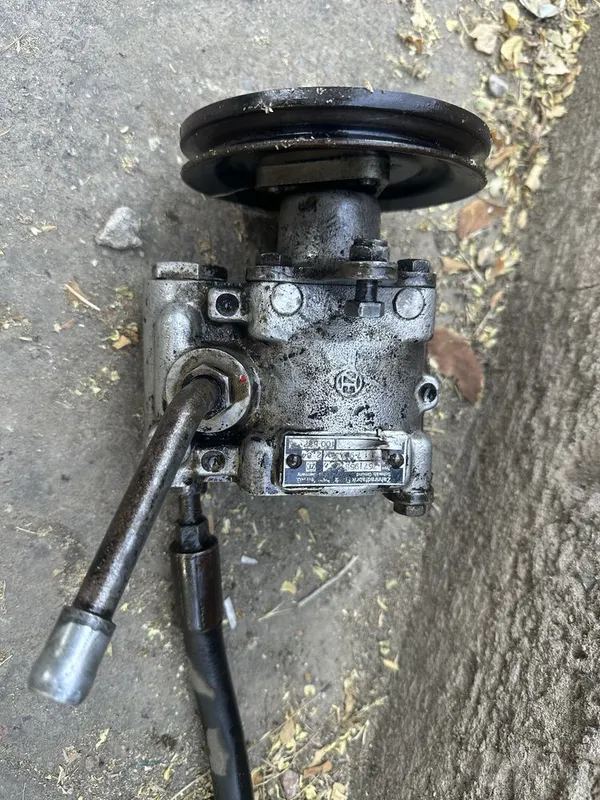 BMW M30 rul gidravlik kuchaytirgichini sotaman BMW M30 rul gidravlik kuchaytirgichini sotaman