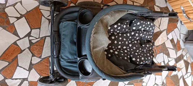 Продаю детскую Коляску hauck 9