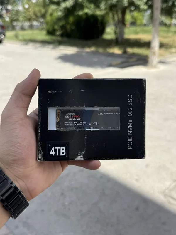 NVMe M.2 4TB ssd sotiladi 1 NVMe M.2 4TB ssd sotiladi 1