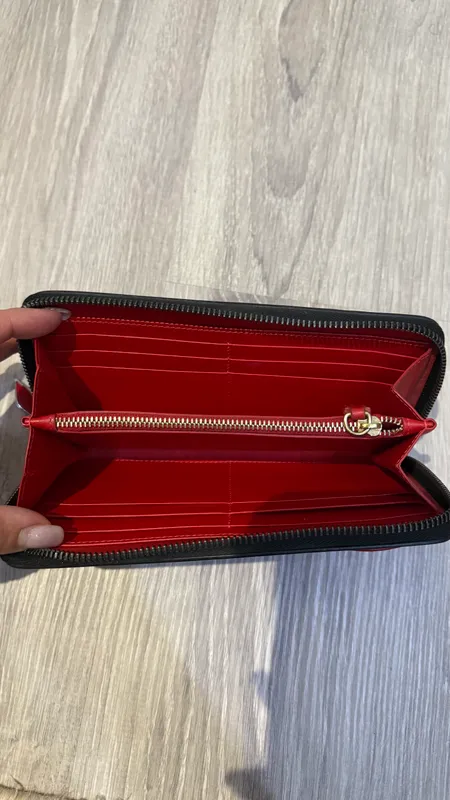 Продам кожаный кошелек Christian Louboutin 2 Продам кожаный кошелек Christian Louboutin 2