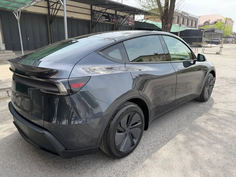 Tesla model Y Juniper — фото 6