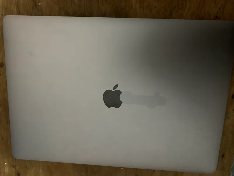 Macbook pro M1. Sotildi 3