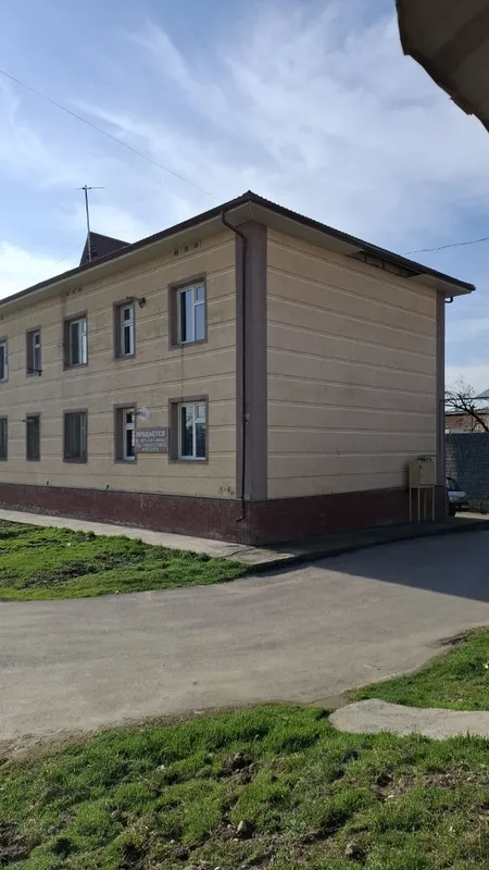 Dom sotiladi 1 etaj 2 xonali 42,5 kv + podvoli bor 4/1