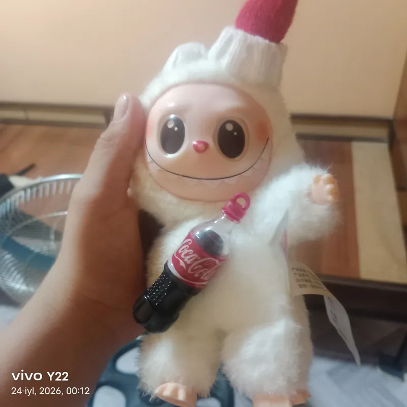 bu qugʻirchoqni nomi labubu