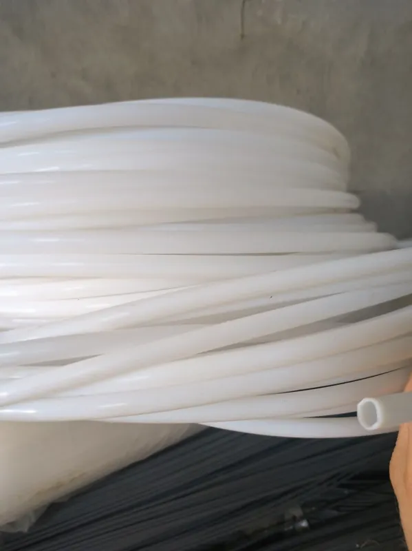 (PTFE тефлоновая) Фторопласт и силиконовые трубки термостойкие