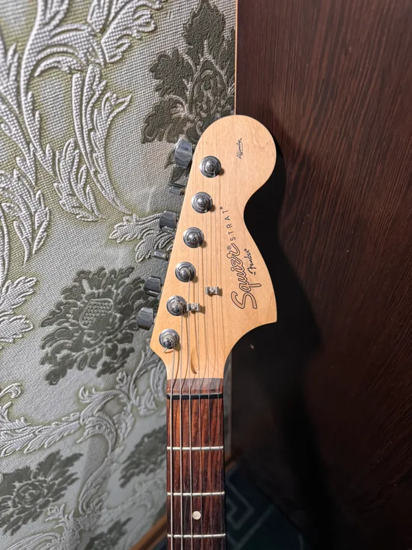 AQShda ishlab chiqarilgan Squier Stratocaster Affinity series 4 AQShda ishlab chiqarilgan Squier Stratocaster Affinity series 4