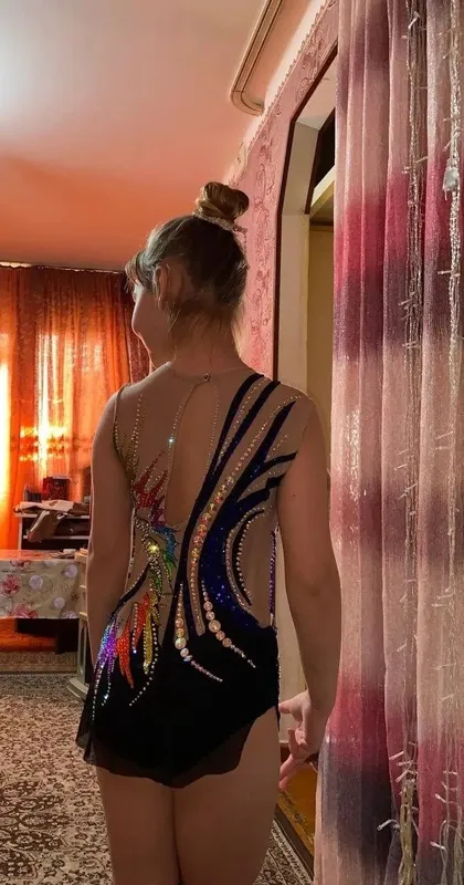 Купальник для художественной гимнастике. В отличном состоянии. 8-10 л — фото 1