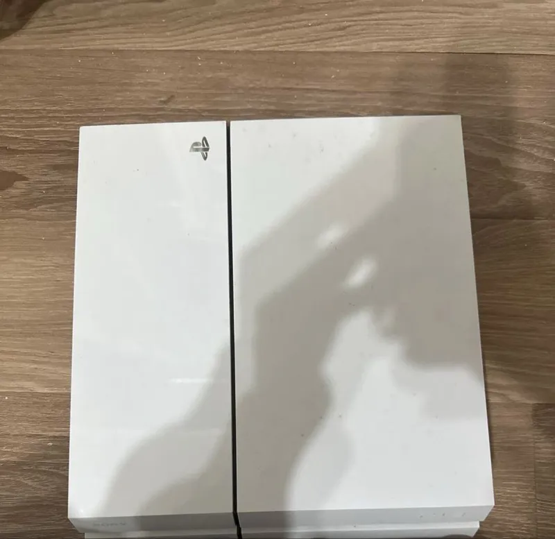 playstation 4 2TB goldhen vzlom