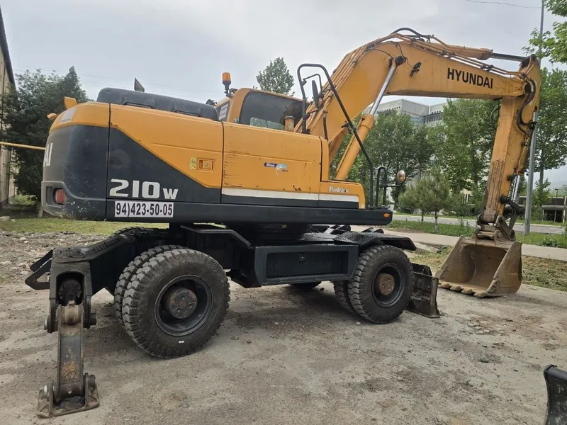 Hyundai 210 ekskavator — фото 1