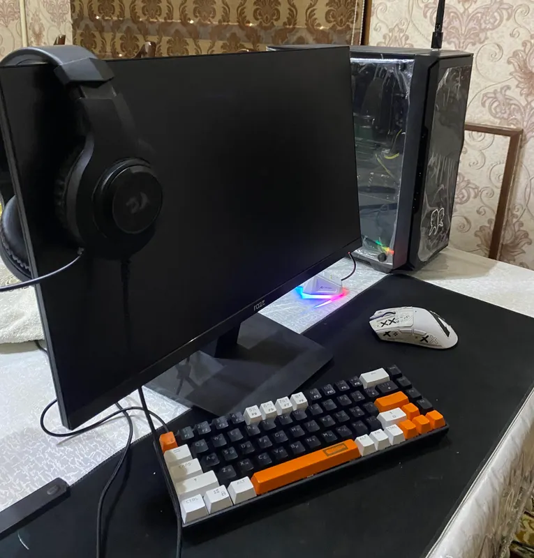 To‘plam. Monitor 200 Gts. DDR3 16 GB. 500 tadan 2 ta qattiq disk 3 To‘plam. Monitor 200 Gts. DDR3 16 GB. 500 tadan 2 ta qattiq disk 3