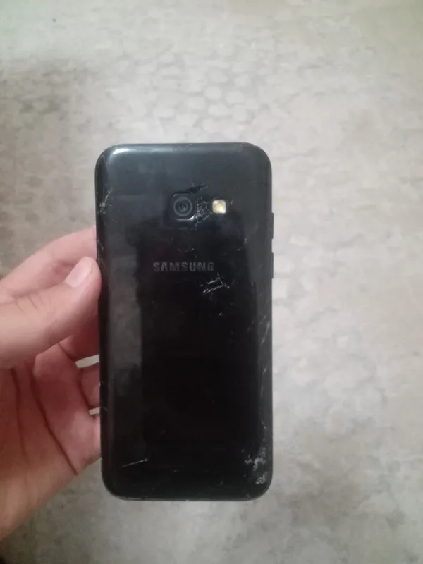Samsung A3 (2017) sotiladi 2