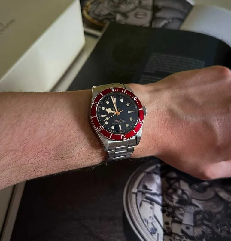 Часы Tudor Black Bay Burgundy Red Bezel, 41 mm — фото 7