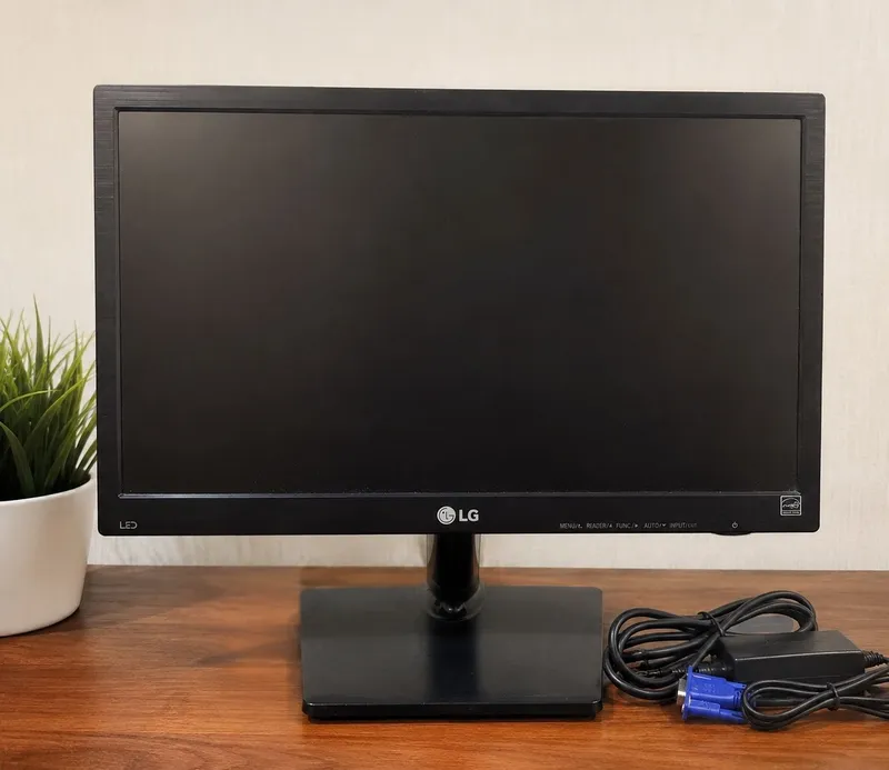 LG led monitor 19” ideal holatda yangi kabi