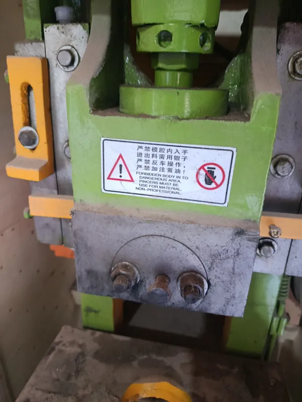Press 10tonnali. 2