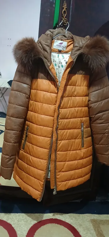 Yaxshi ayollar kurtkasi  sotiladi.tez va arzon