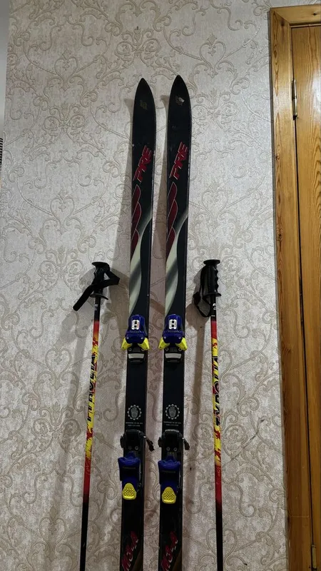 Горные лыжи 182см + палки 6 Горные лыжи 182см + палки 6